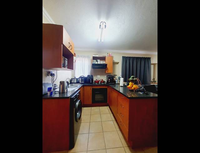 BEDROOM APARTMENT RENTED IN HALFWAY GARDENS
